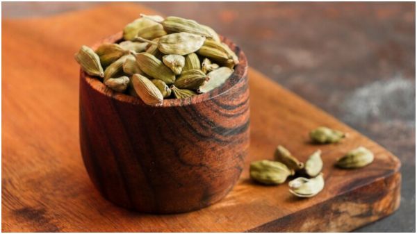 इलायची के चमत्कारी फायदे: एक दिन में सिर्फ दो से तीन दाने और पाएं सेहत में सुधार