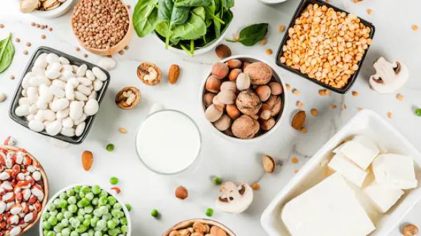 शरीर को कमजोर बना सकती है प्रोटीन की कमी, जानिए इसके अहम संकेत