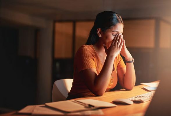 थकान, कमजोरी और बढ़ता वजन हो सकते हैं थायराइड के संकेत &mdash; जानिए इसके लक्षण और असर