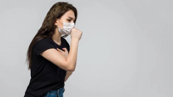 "बार-बार खांसी और पीठ दर्द: कहीं यह दिल की बीमारी का संकेत तो नहीं?" 