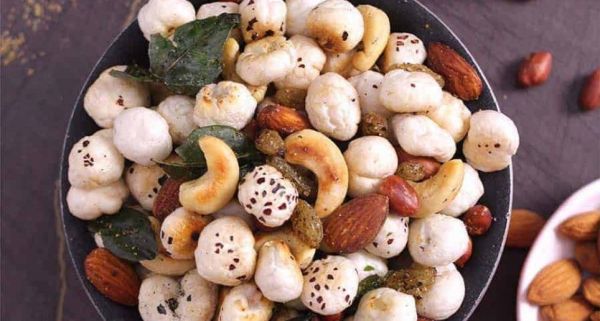 मखाने से बनाएं 5 स्वादिष्ट और हेल्दी स्नैक्स: टेस्टी लड्डू से लेकर चटपटी चाट तक