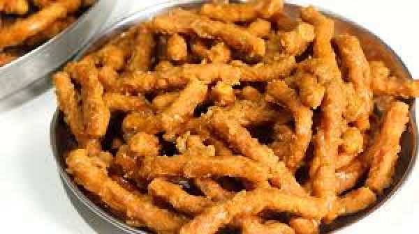 गुड़ और बेसन से बनाएं,सेव