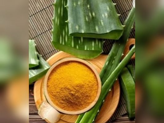 एलोवेरा-हल्दी: सस्ते और प्राकृतिक तरीके से पाएं चमकदार त्वचा, दाग-धब्बे होंगे दूर 