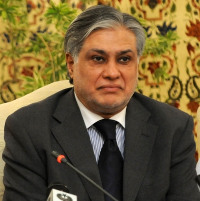Man abuses Pakistan Finance Minister Ishaq Dar at Washington airport
