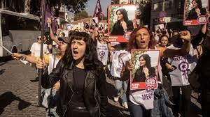 हिजाब के खिलाफ ईरान में उग्र प्रदर्शन, आंदोलनकारियों के निशाने पर कट्टरपंथी