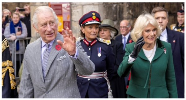 सुरक्षा में चूक : किंग चार्ल्स और कैमिला पर फेंका अंडा, युवक गिरफ्तार