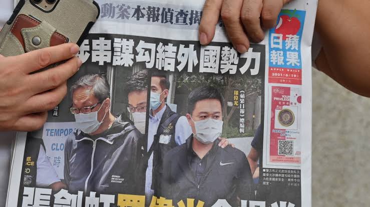 हांगकांग में लोकतंत्र समर्थक अखबार के छह पूर्व अधिकारियों को एनएसए के तहत दोषी ठहराया गया