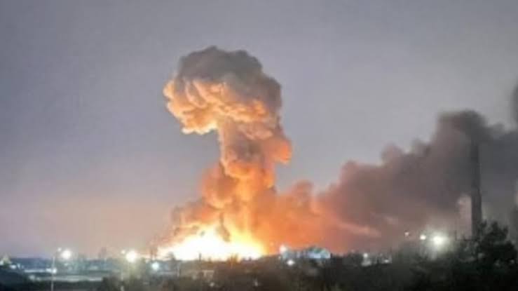 यूक्रेन की राजधानी कीव पर रूसी हमले में तीन की मौत, शहरों में बिजली कटौती