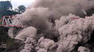 इंडोनेशिया के माउंट सेमेरू ज्वालामुखी में भयानक विस्फोट