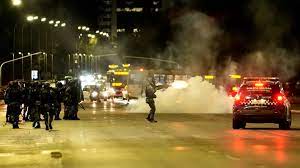 ब्राजील में चुनाव हारे बोलसोनारो के समर्थकों और पुलिस में झड़प, आगजनी