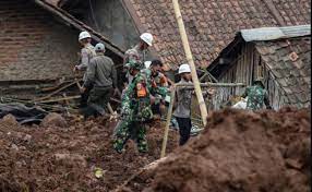 इंडोनेशिया में भूस्खलन से 11 लोगों की मौत, कई लापता