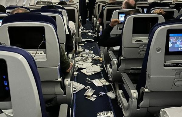 अमेरिका में 37000 फीट की ऊंचाई पर विमान को हवा में लगे झटके, सात यात्री जख्मी