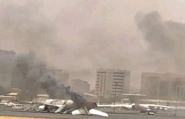 सूडान में हिंसा भड़की: राष्ट्रपति भवन पर कब्जा, हवाई जहाज जलाए गए