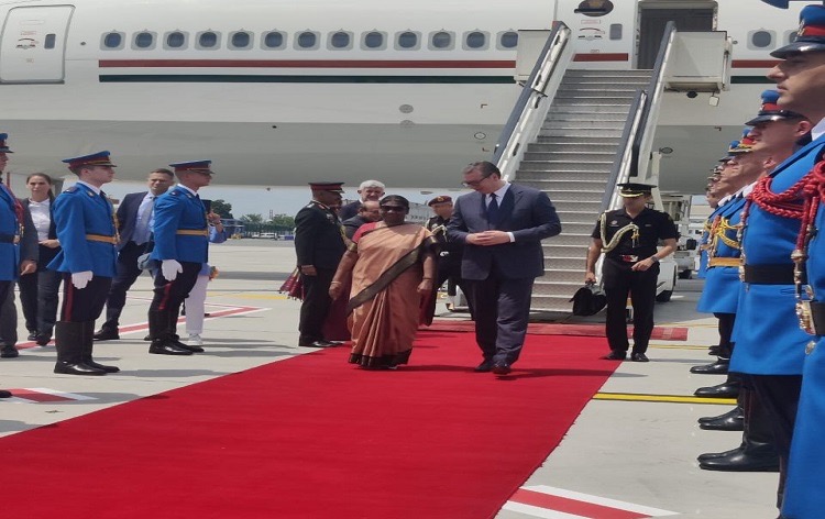 राष्&zwj;ट्रपति द्रौपदी मुर्मू सर्बिया की तीन दिवसीय यात्रा पर राजधानी बेलग्रेड पहुंची