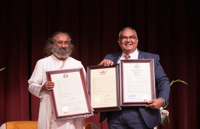 मेरिकी राज्यों में मनाया जाएगा श्री श्री रविशंकर दिवस, 30 अमेरिकी-कनाडाई शहरों की ओर से सम्मानित