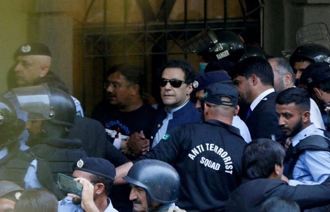 महंगा पड़ा उपहार में मिले सामान को बेचकर पैसे कमाना, पांच साल चुनाव नहीं लड़ सकेंगे इमरान