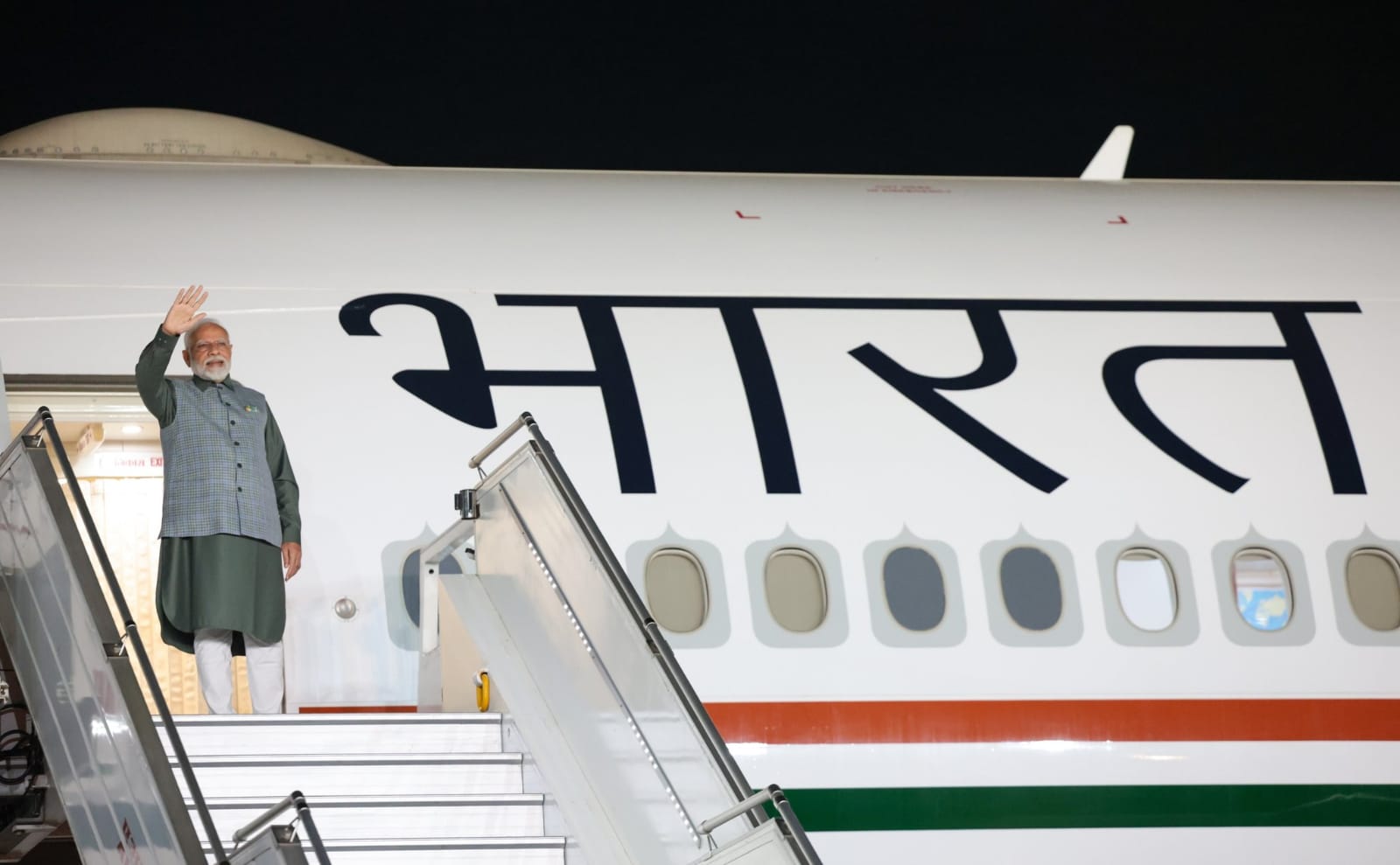 आसियान-भारत सम्मेलन में हिस्सा लेने जकार्ता पहुंचे प्रधानमंत्री मोदी ने कहा, भारत की एक्ट ईस्ट नीति अहम