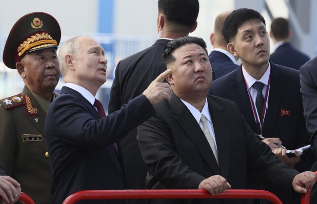 प्रतिबंधित रूसी प्लांट का किम जोंग उन ने किया दौरा, युद्धक विमान सुखोई-57 को परखा