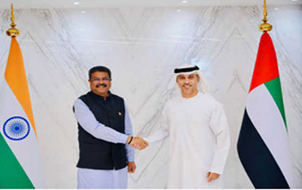 धर्मेन्द्र प्रधान ने अबू धाबी में यूएई के शिक्षा मंत्री फलासी से की भेंट