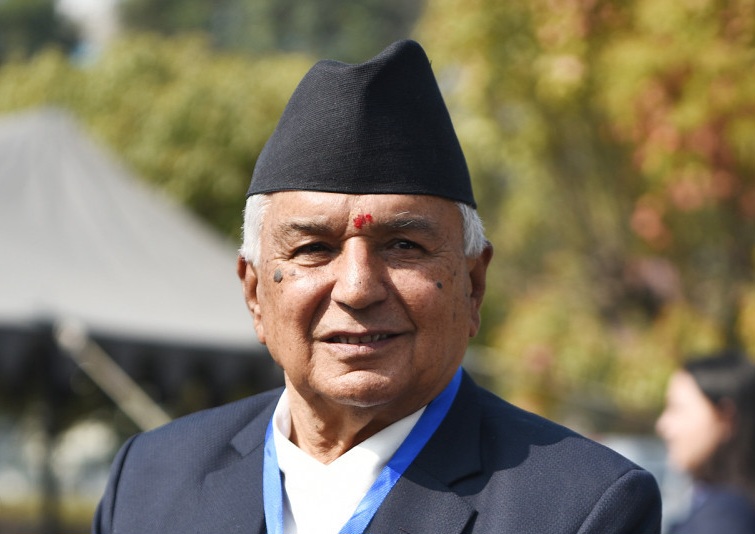  नेपाल में भूकम्प की त्रासदी के बीच राष्ट्रपति ने अपनी यूरोप यात्रा स्थगित की