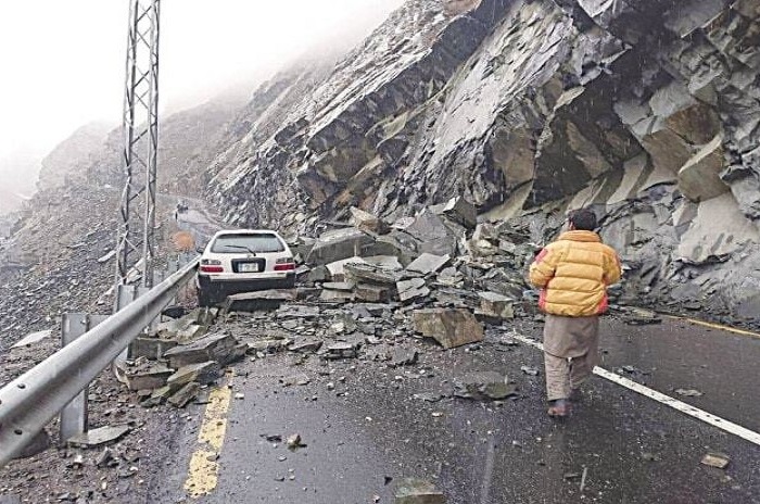 पाकिस्तान के गिलगित-बल्तिस्तान में बरसात, बर्फ से जनजीवन अस्त-व्यस्त