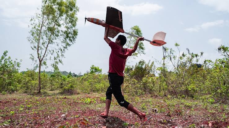 म्यांमार में लोकतंत्र समर्थकों ने कई जगह ड्रोन से हमला किया
