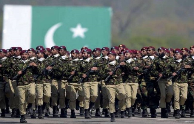 पाकिस्तान में पत्नी को चरित्रहीन बताने वाले को 80 कोड़े की सजा