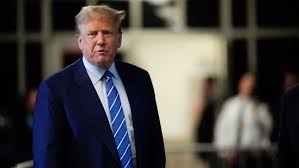 पोर्न स्टार को धन देने के मामले में ट्रंप फिर अदालत पहुंचे