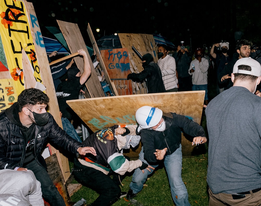 अमेरिका के कई विश्वविद्यालयों में फिलिस्तीन समर्थकों ने भवनों पर कब्जा किया, पुलिस बुलानी पड़ी