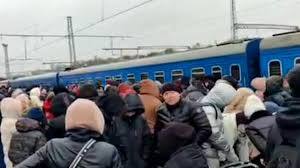 रूस ने खारकीव में रेलवे पटरी और ट्रेन को उड़ाया