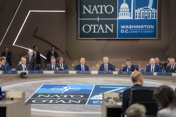 नाटो ने चीन पर रूस और यूक्रेन युद्ध को बढ़ावा देने का आरोप लगाया