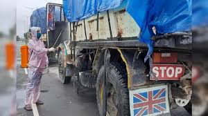 बांग्लादेश में 300 से अधिक भारतीय ट्रक फंसे, मंदिरों पर हमला