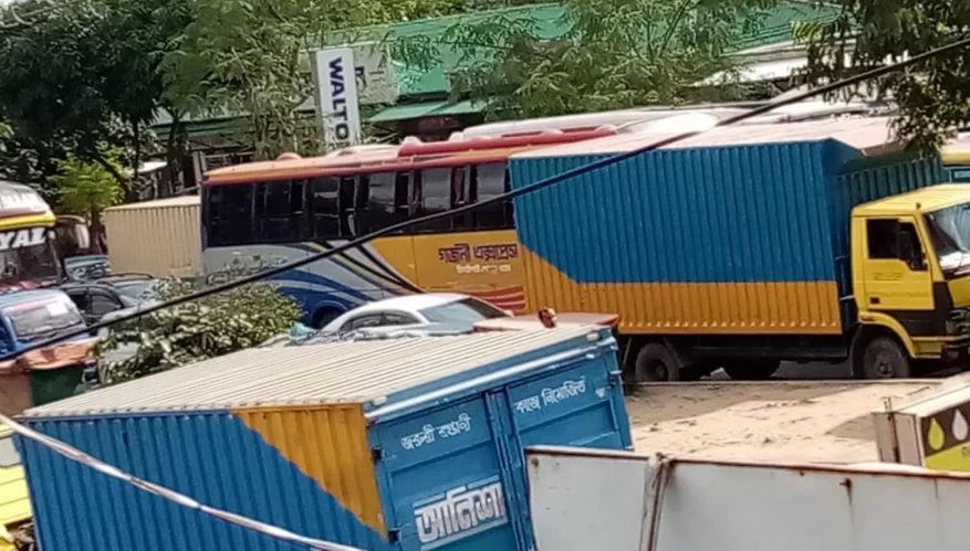 बांग्लादेश में स्क्वायर फार्मास्यूटिकल्स के कर्मचारियों का आंदोलन शुरू, ढाका-तांगेल राजमार्ग अवरुद्ध