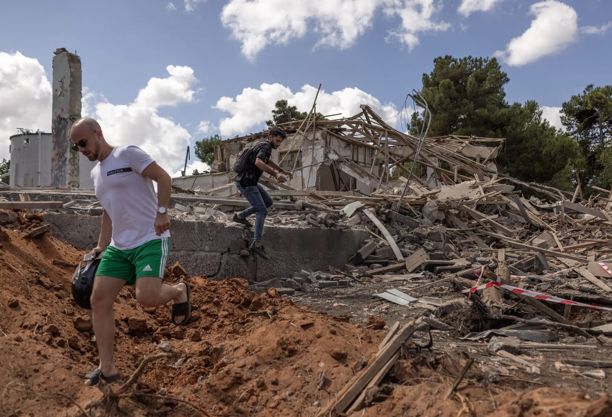 इजराइल की ईरान पर एयर स्ट्राइक से युद्ध छिड़ने आशंका बढ़ी