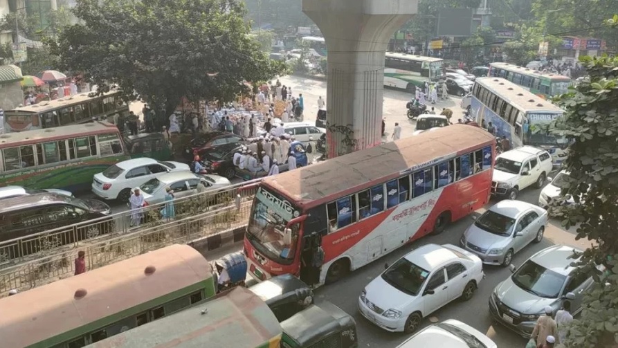 बांग्लादेश की राजधानी ढाका में मदरसा छात्रों की रैली से यातायात व्यवस्था ध्वस्त   