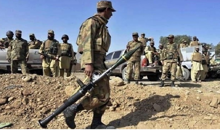 पाकिस्तान के सुरक्षाबलों ने 12 आतंकवादियों को मार गिराया 