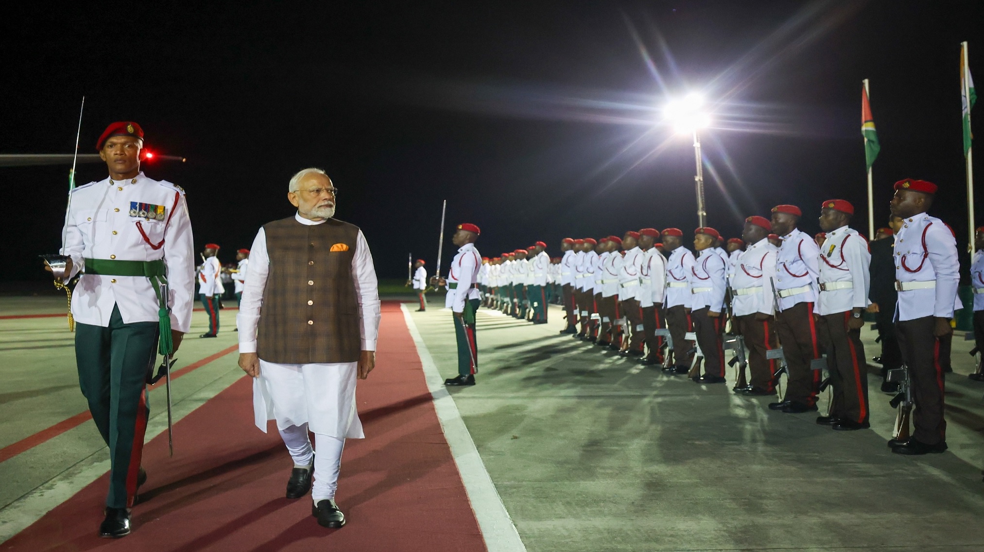 भारत के प्रधानमंत्री मोदी पहुंचे गुयाना