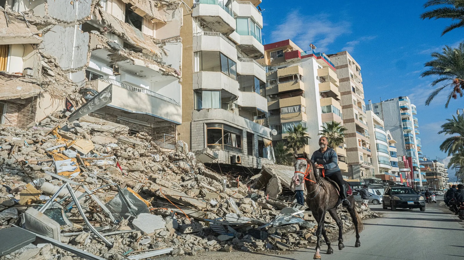 लेबनान लौट रहे विस्थापित रो पड़ते हैं सूरत-ए-हाल देख    