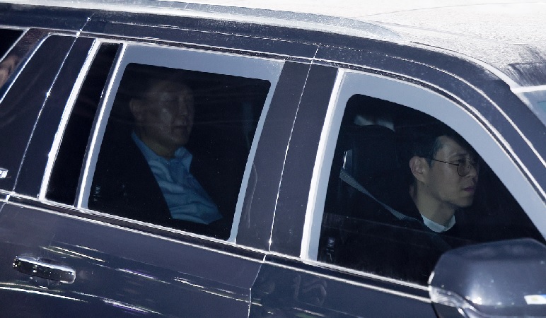 यओल की रात गुजरी सियोल डिटेंशन सेंटर में