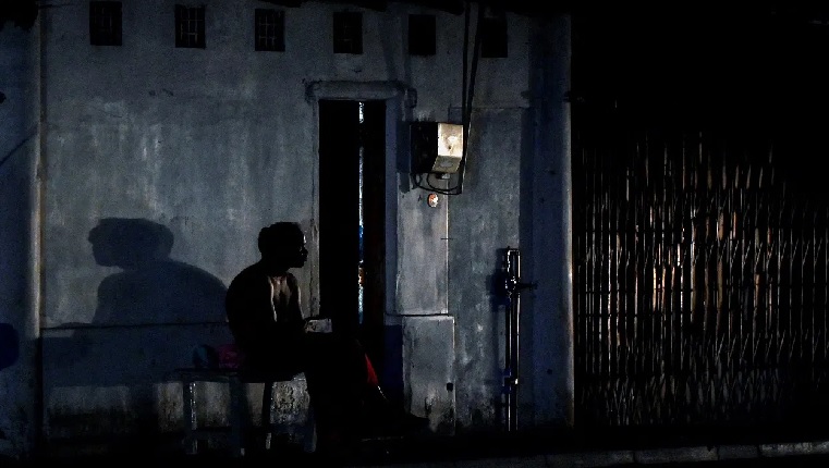 श्रीलंका में अभूतपूर्व बिजली संकट