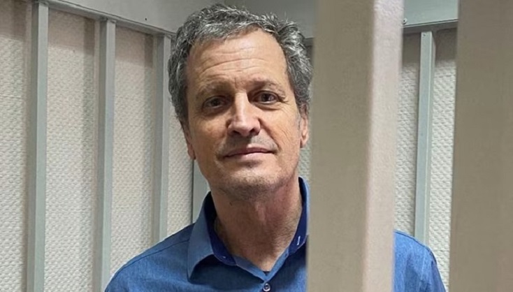 रूस ने जेल में 14 साल की सजा काट रहे अमेरिकी शिक्षक को रिहा किया 