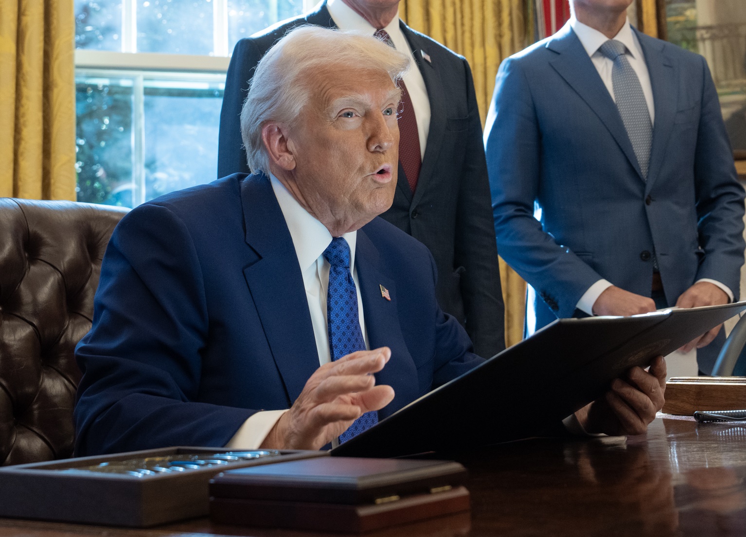 व्हाइट हाउस ने ओवल ऑफिस और एयर फोर्स वन में एसोसिएटेड प्रेस (AP) पर प्रतिबंध लगा दिया है