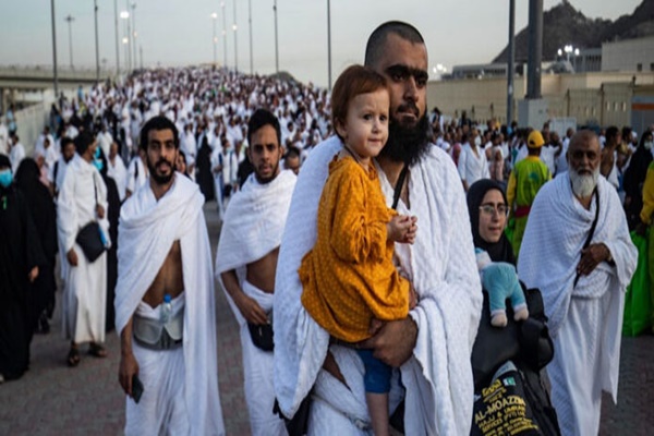 इस वर्ष हजारों पाकिस्तानी तीर्थयात्री हज से वंचित