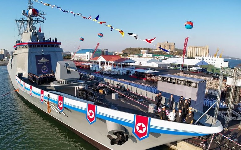  उत्तर कोरिया ने घातक हथियारों से लैस नए युद्धपोत का किया जलावतरण