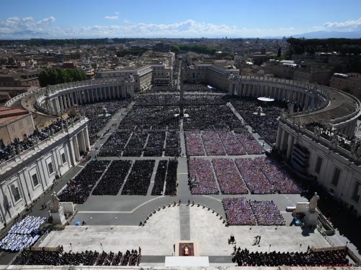  अलविदा पोप फ्रांसिस: बेसिलिका डी सांता मारिया मैगीगोर में दी गई अंतिम विदाई