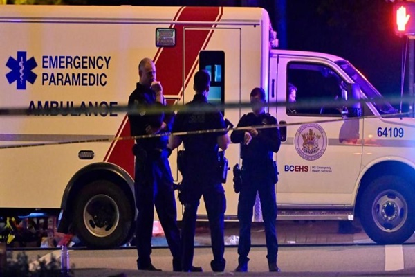 कनाडा: सड़क पर हुए उत्सव में कार घुसने से कई लोगों की मौत