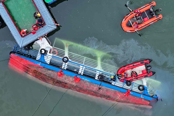 चीन के गुइझोउ में नाव दुर्घटना, 10 की मौत और एक लापता