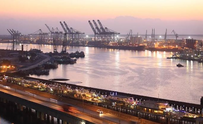  पाकिस्तान के तीन बंदरगाहों कराची, कासिम, ग्वादर में हाई अलर्ट