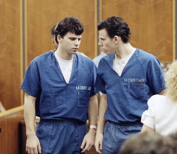 अमेरिका में मेनेंडेज बंधुओं को माता-पिता की हत्या के जुर्म में आजीवन कारावास की सजा, 30 साल से ज्यादा जेल में काटे, रिहाई का रास्ता साफ