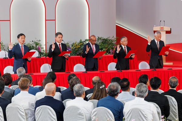  सिंगापुर में नए मंत्रिमंडल ने ली शपथ, लॉरेंस वोंग बने प्रधानमंत्री